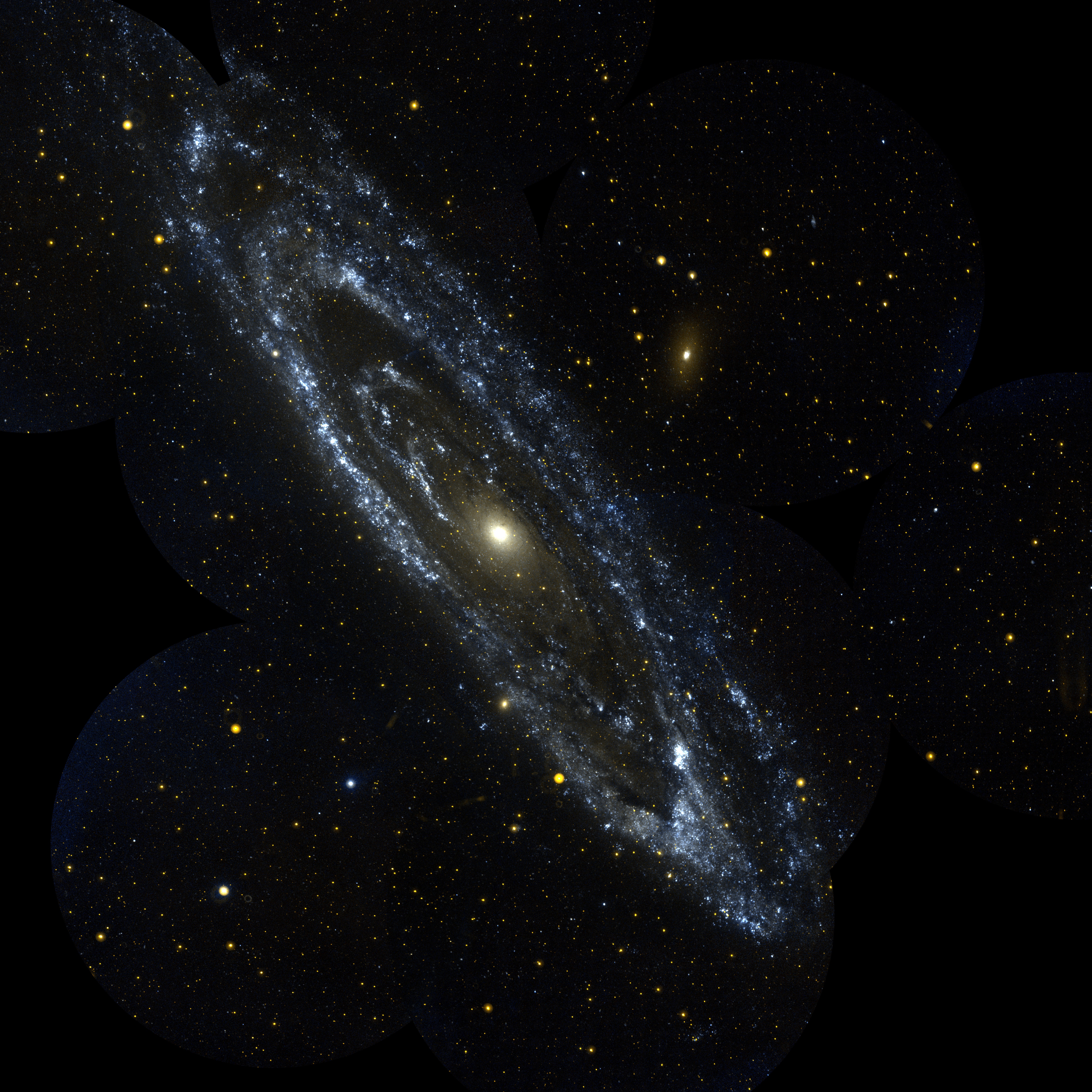 Andromedagalaxens spiralform och ljusa kärna.